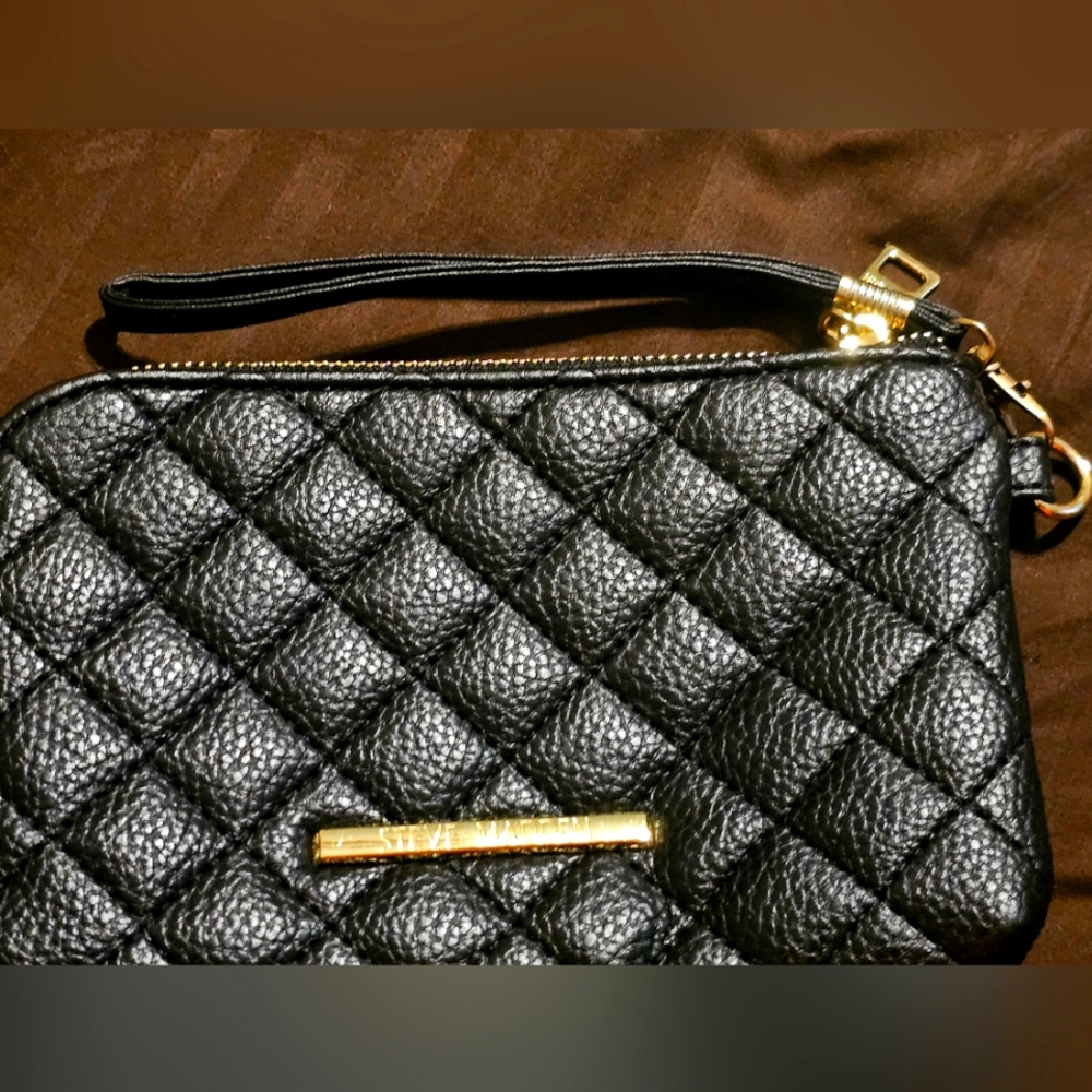 Steve Madden wristlet
